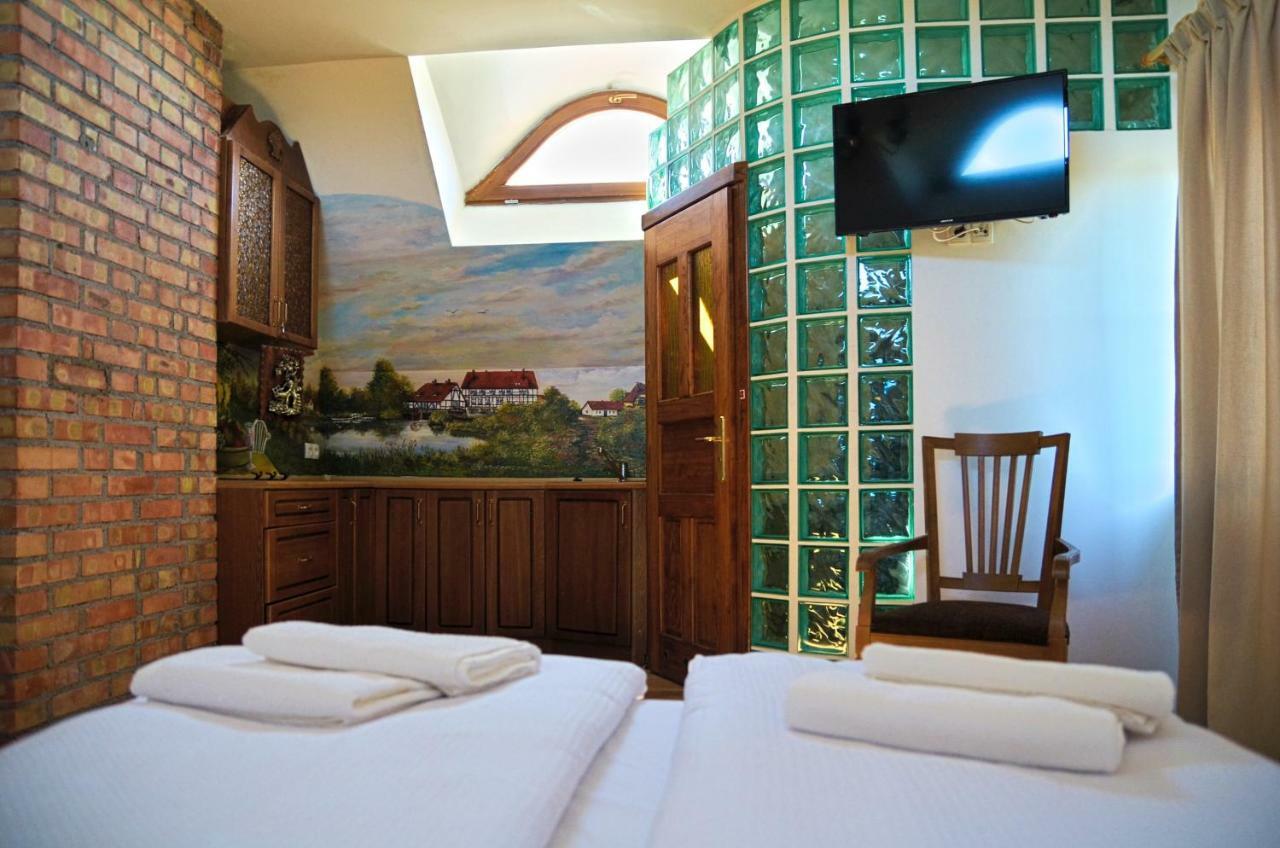 Dom Na Wodzie Mazury Villa Dzwierzuty Exteriör bild